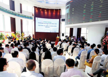 Cách để nhà đầu tư mua giao dịch chứng quyền có bảo đảm?